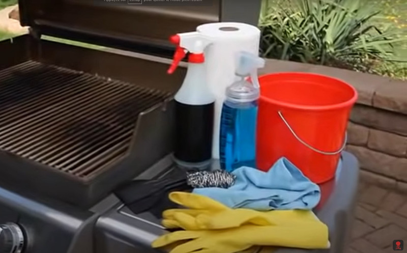 Nettoyer un barbecue : les étapes pour une grille et une cuve propres